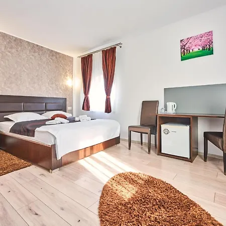 Πανσιόν Mora Κλουζ-Ναπόκα