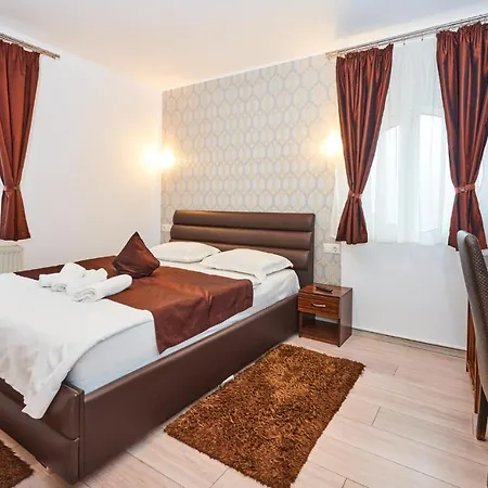 Mora Πανσιόν Κλουζ-Ναπόκα